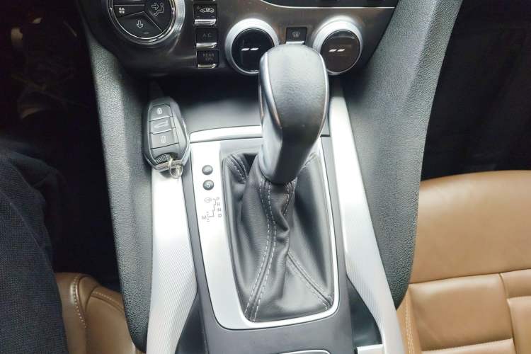 Used DS 5 2013 1.6T Prestige Edition THP200 Gear Lever