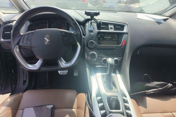 Used DS 5 2013 1.6T Luxury Edition THP200 Center Console