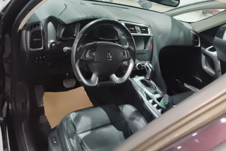 Used DS 5 2013 1.6T Luxury Edition THP160 Center Console