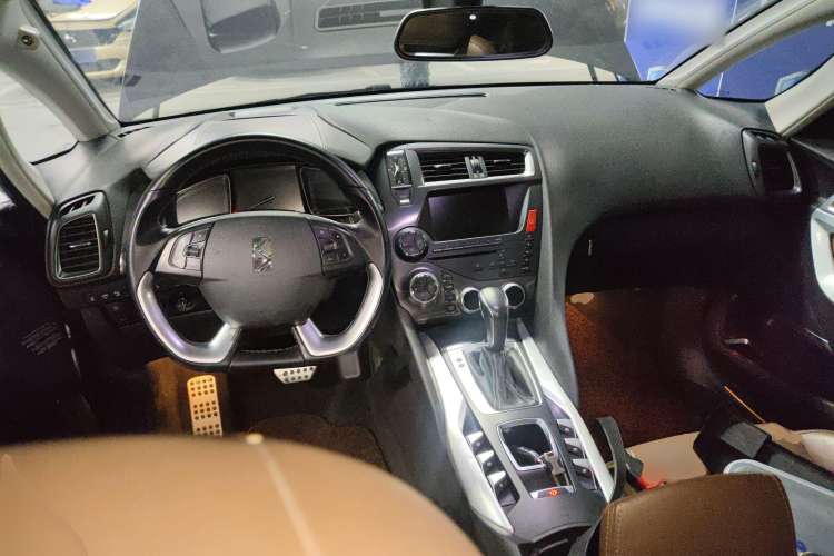 Used DS 5 2013 1.6T Prestige Edition THP200 Center Console