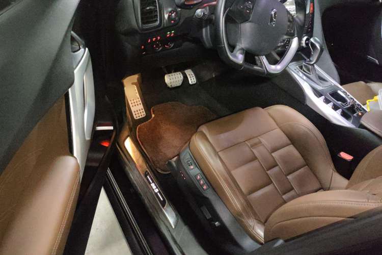 Used DS 5 2013 1.6T Prestige Edition THP200 Driver Seat
