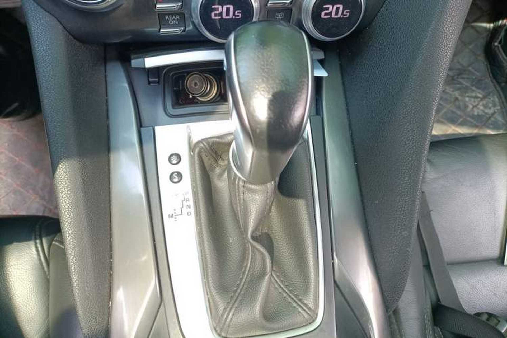 Used DS 5 2013 1.6T Luxury Edition THP160 Gear Lever