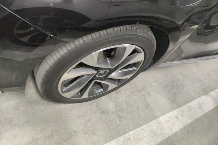 Used DS 5 2013 1.6T Prestige Edition THP200 Left Front Wheel Hub