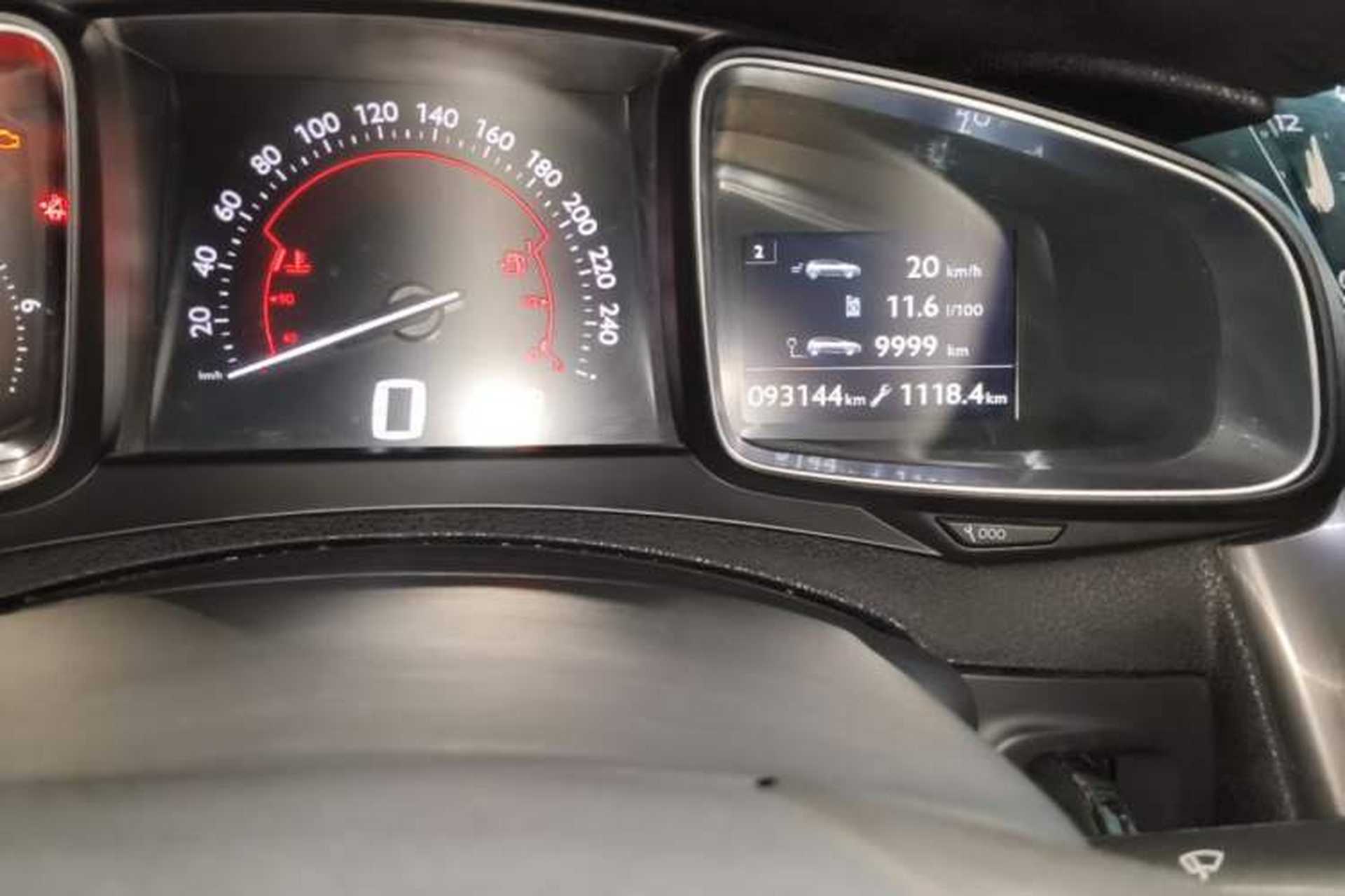 Used DS 5 2013 1.6T Luxury Edition THP160 Odometer Close Up