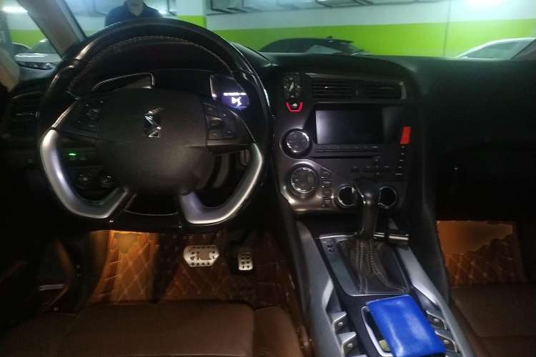 Used DS 5 2013 1.6T Prestige Edition THP200 Center Console
