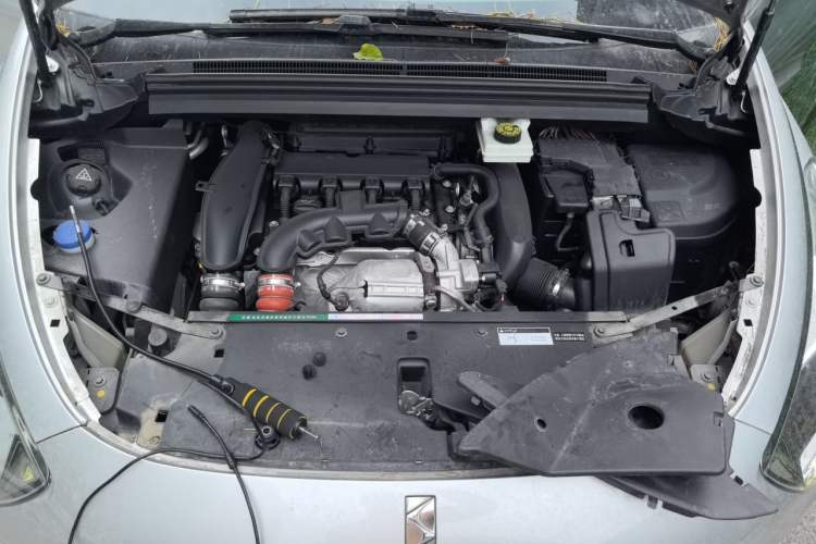 Used DS 5 2013 1.6T Luxury Edition THP160 Engine Bay