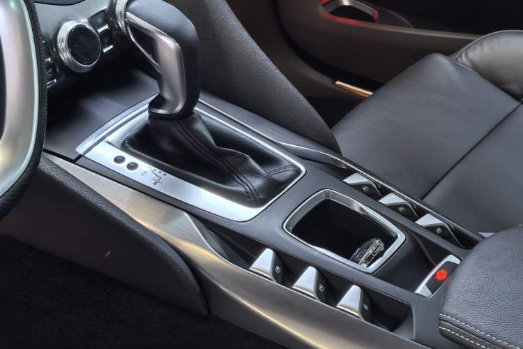 Used DS 5 2013 1.6T Luxury Edition THP160 Gear Lever