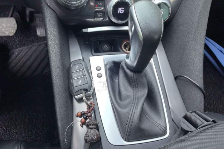 Used DS 5 2013 1.6T Luxury Edition THP160 Gear Lever
