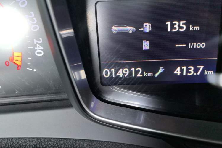 Used DS 5 2013 1.6T Luxury Edition THP160 Odometer Close Up