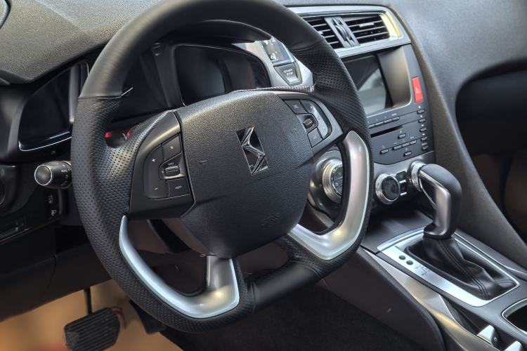 Used DS 5 2013 1.6T Luxury Edition THP160 Steering Wheel