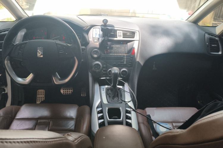 Used DS 5 2013 1.6T Prestige Edition THP200 Center Console
