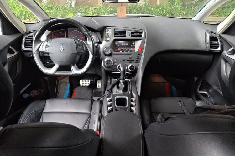 Used DS 5 2013 1.6T Luxury Edition THP200 Center Console