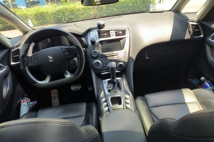 Used DS 5 2013 1.6T Luxury Edition THP200 Center Console