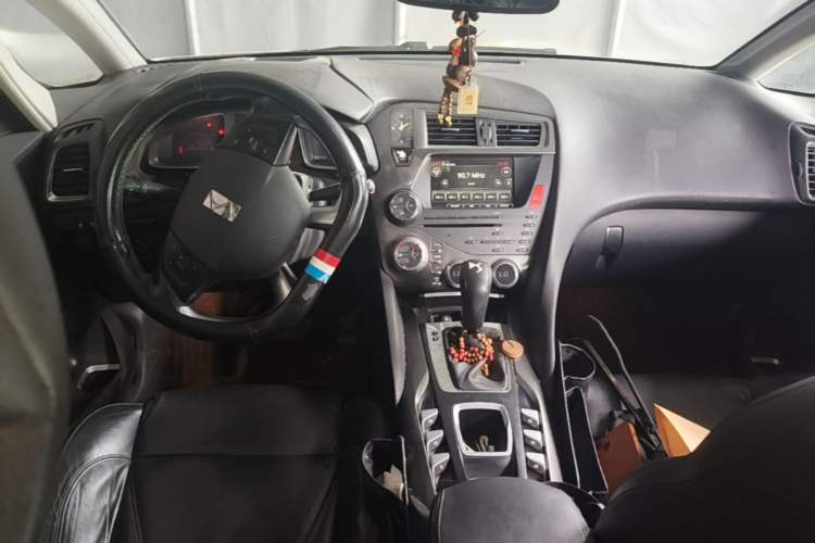 Used DS 5 2013 1.6T Luxury Edition THP160 Center Console