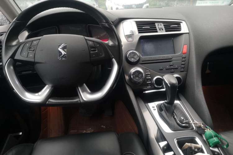 Used DS 5 2013 1.6T Elegant Edition THP160 Center Console