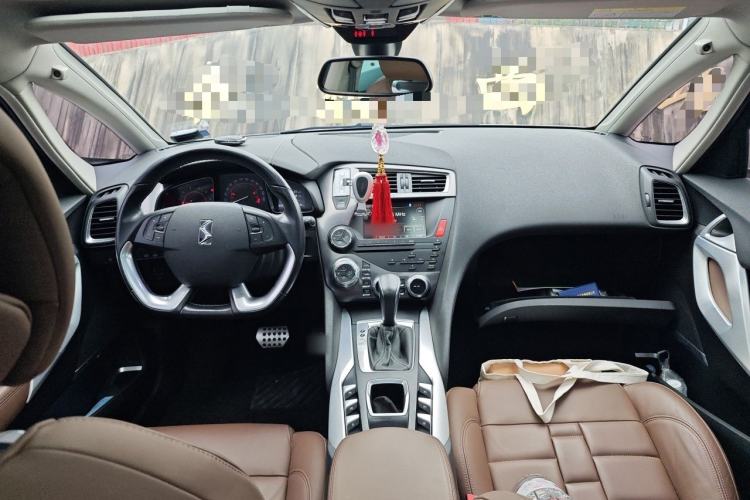 Used DS 5 2013 1.6T Prestige Edition THP200 Center Console