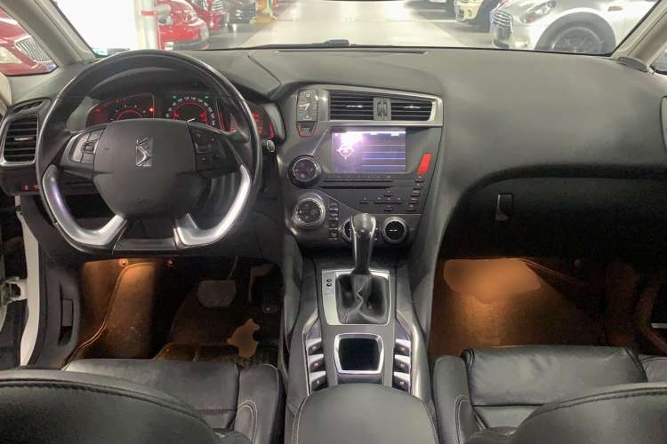 Used DS 5 2013 1.6T Elegant Edition THP160 Center Console