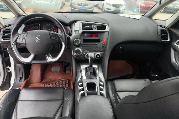 Used DS 5 2013 1.6T Elegant Edition THP160 Center Console