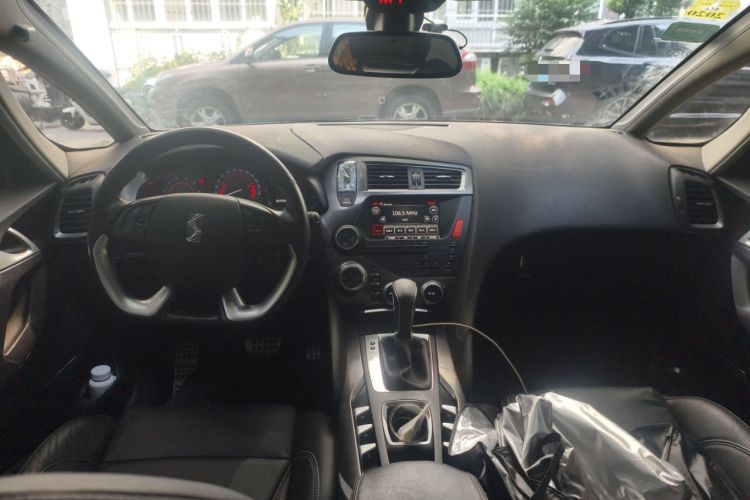Used DS 5 2013 1.6T Elegant Edition THP200 Center Console
