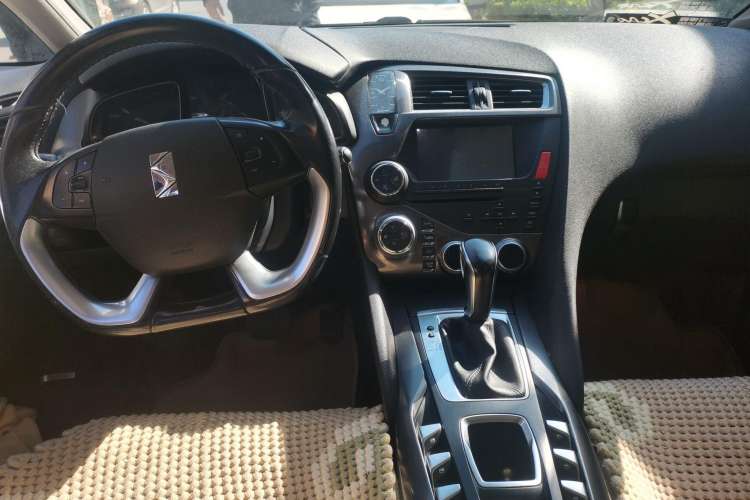 Used DS 5 2013 1.6T Elegant Edition THP160 Center Console