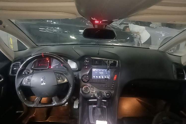 Used DS 5 2013 1.6T Elegant Edition THP200 Center Console