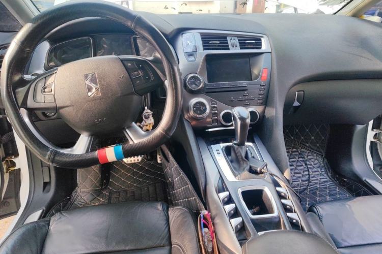 Used DS 5 2013 1.6T Luxury Edition THP200 Center Console
