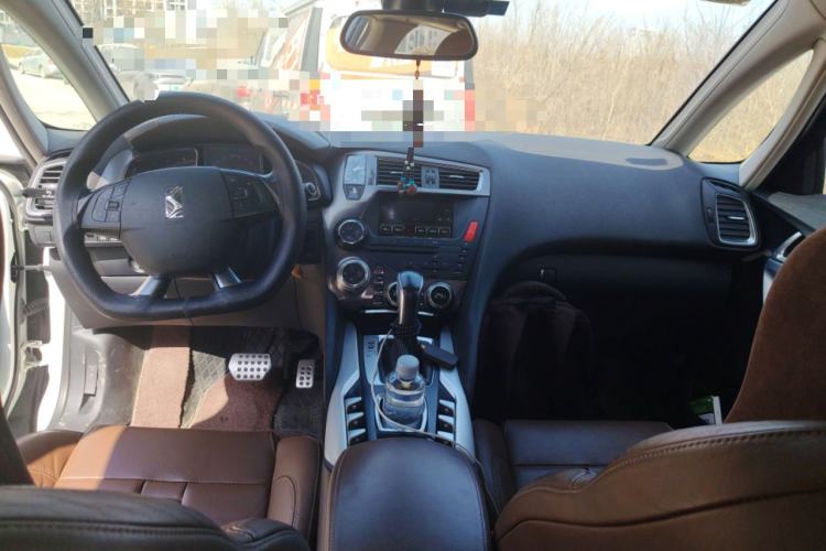 Used DS 5 2013 1.6T Prestige Edition THP200 Center Console