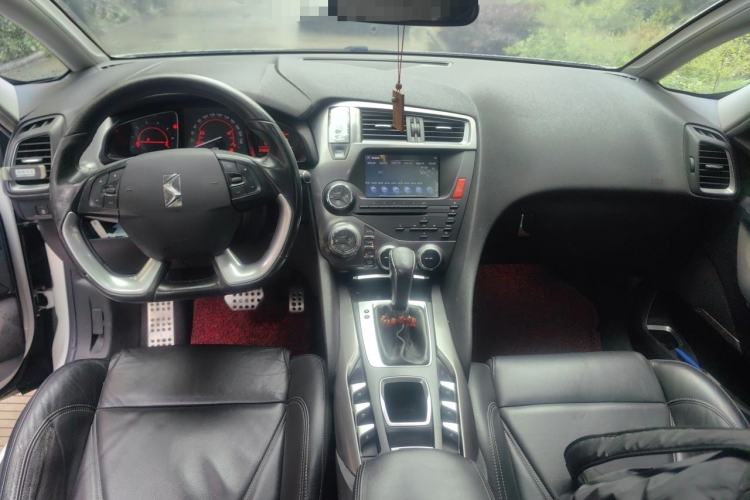 Used DS 5 2013 1.6T Elegant Edition THP200 Center Console