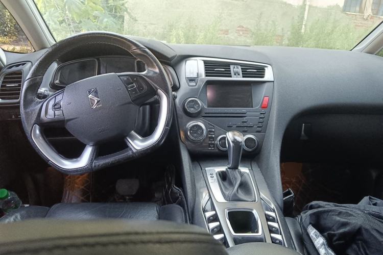 Used DS 5 2013 1.6T Luxury Edition THP160 Center Console