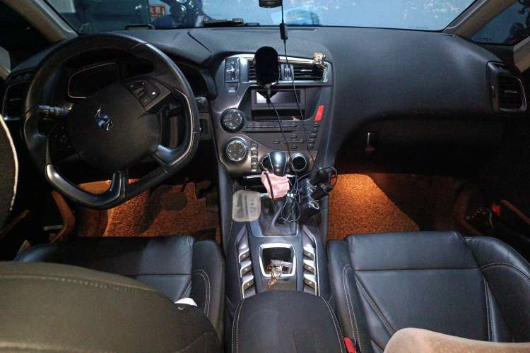 Used DS 5 2013 1.6T Elegant Edition THP160 Center Console