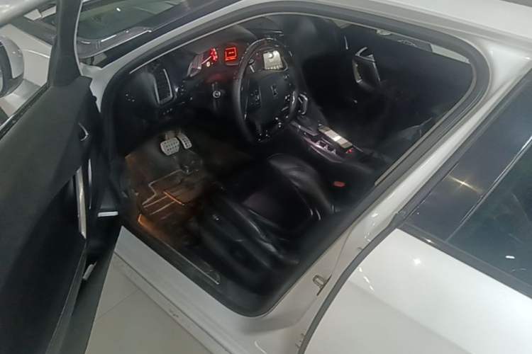 Used DS 5 2013 1.6T Elegant Edition THP200 Driver Seat