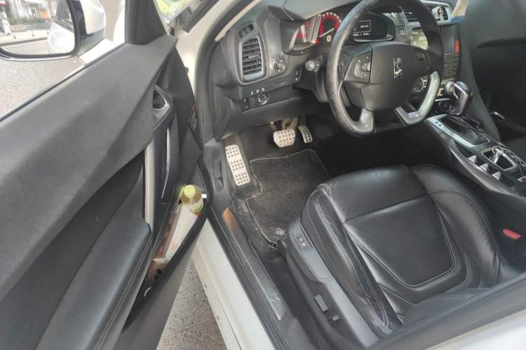 Used DS 5 2013 1.6T Luxury Edition THP200 Driver Seat
