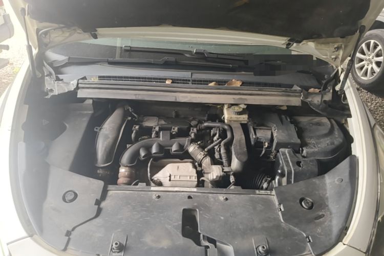Used DS 5 2013 1.6T Luxury Edition THP160 Engine Bay