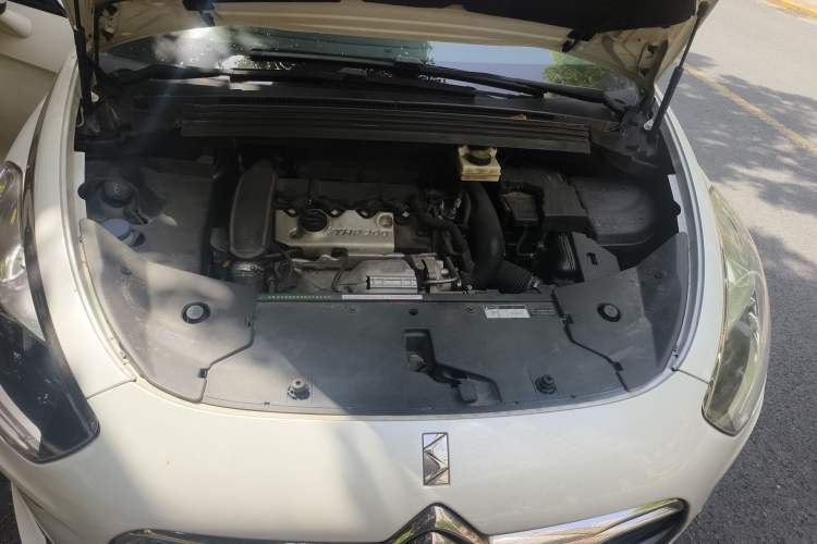 Used DS 5 2013 1.6T Luxury Edition THP200 Engine Bay