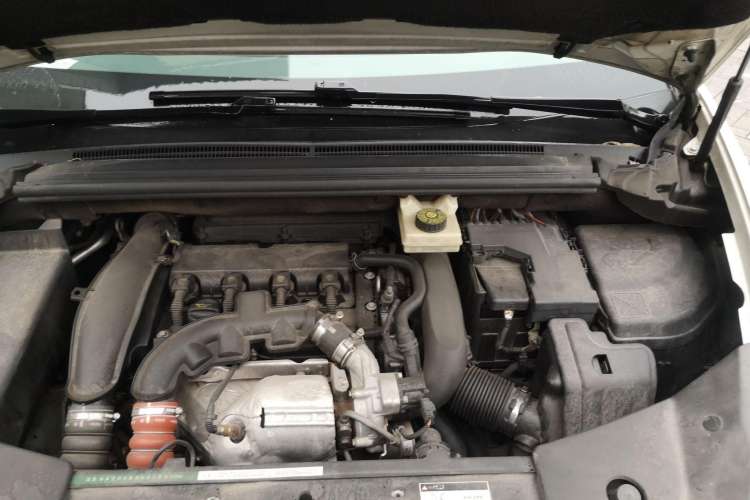Used DS 5 2013 1.6T Elegant Edition THP160 Engine Bay
