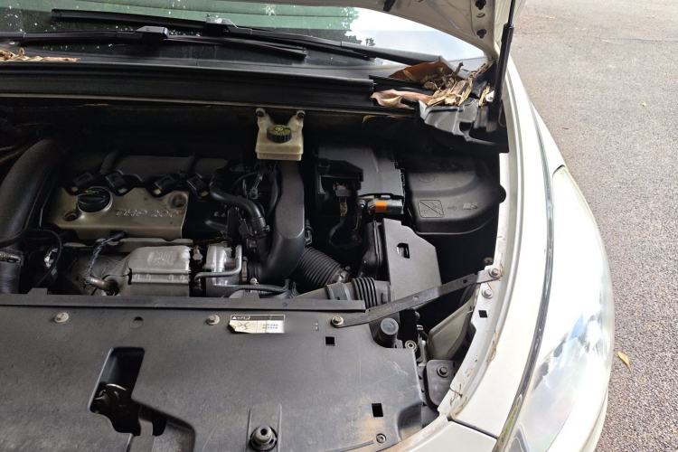 Used DS 5 2013 1.6T Luxury Edition THP200 Engine Bay Left