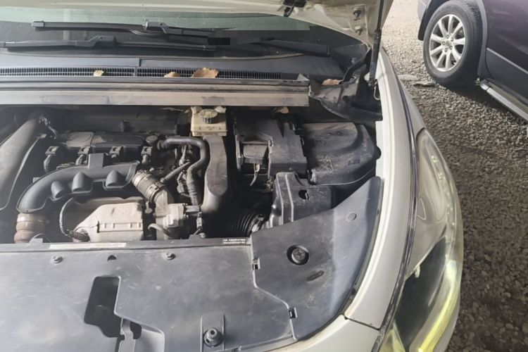 Used DS 5 2013 1.6T Luxury Edition THP160 Engine Bay Left