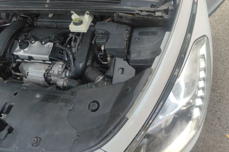 Used DS 5 2013 1.6T Luxury Edition THP200 Engine Bay Left