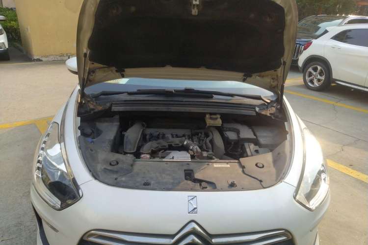 Used DS 5 2013 1.6T Elegant Edition THP160 Engine Bay