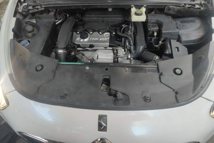 Used DS 5 2013 1.6T Luxury Edition THP200 Engine Bay
