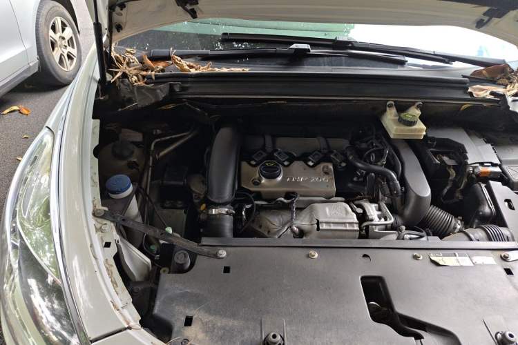 Used DS 5 2013 1.6T Luxury Edition THP200 Engine Bay Right