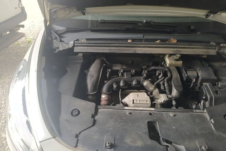 Used DS 5 2013 1.6T Luxury Edition THP160 Engine Bay Right