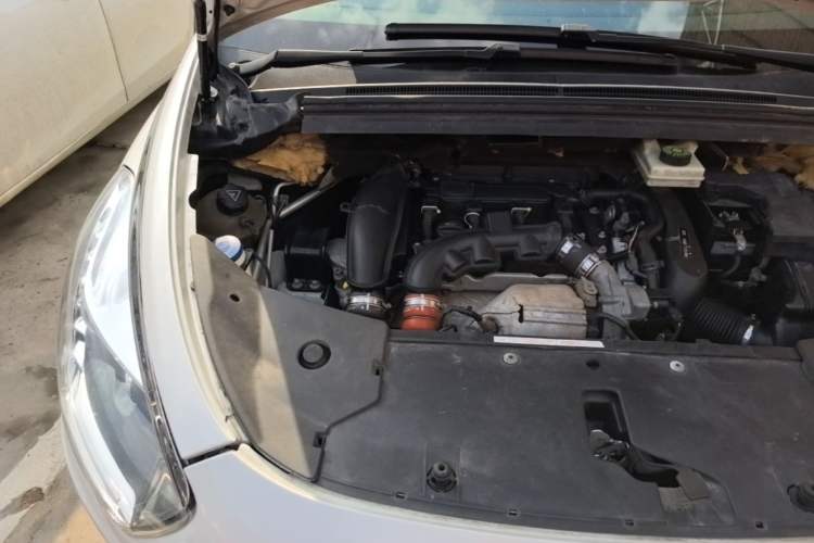 Used DS 5 2013 1.6T Luxury Edition THP160 Engine Bay Right