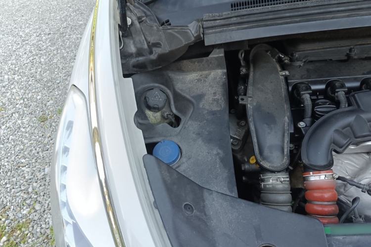 Used DS 5 2013 1.6T Luxury Edition THP160 Engine Bay Right