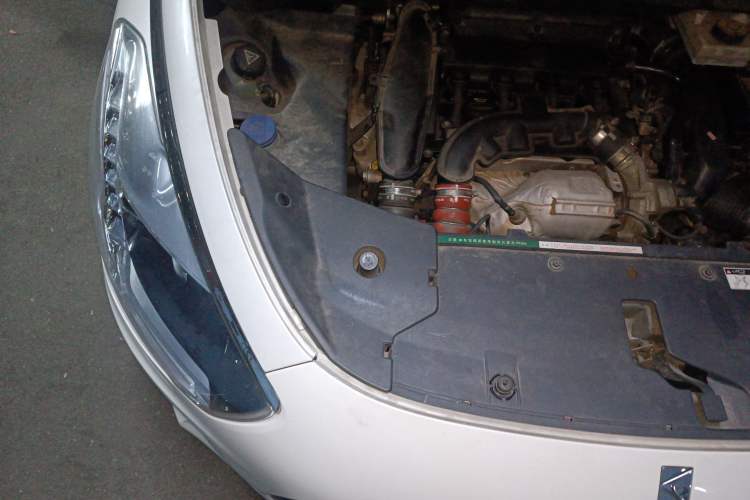 Used DS 5 2013 1.6T Elegant Edition THP160 Engine Bay Right