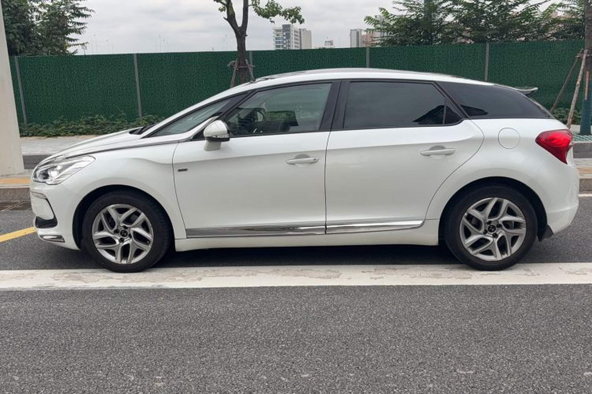 Used DS 5 2013 1.6T Elegant Edition THP160 Exterior 9