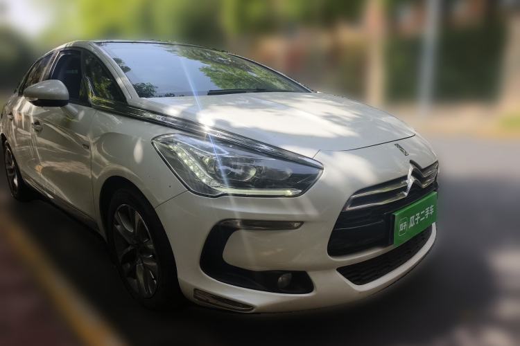 Used DS 5 2013 1.6T Luxury Edition THP200 Front Right 45 Deg