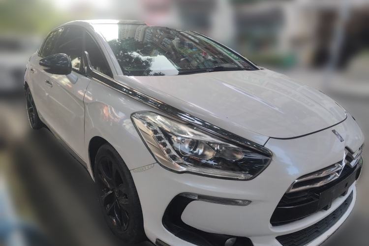 Used DS 5 2013 1.6T Luxury Edition THP200 Front Right 45 Deg