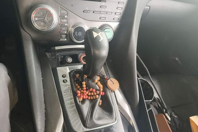 Used DS 5 2013 1.6T Luxury Edition THP160 Gear Lever