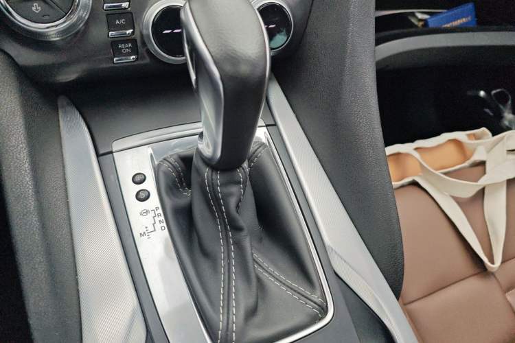 Used DS 5 2013 1.6T Prestige Edition THP200 Gear Lever